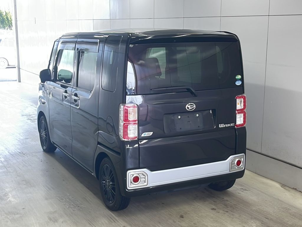 DAIHATSU WAKE