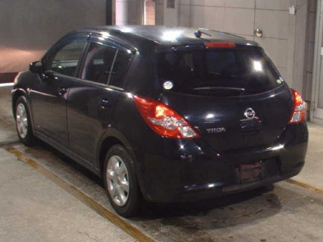 NISSAN TIIDA