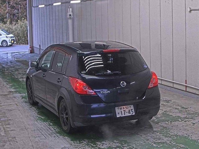 NISSAN TIIDA