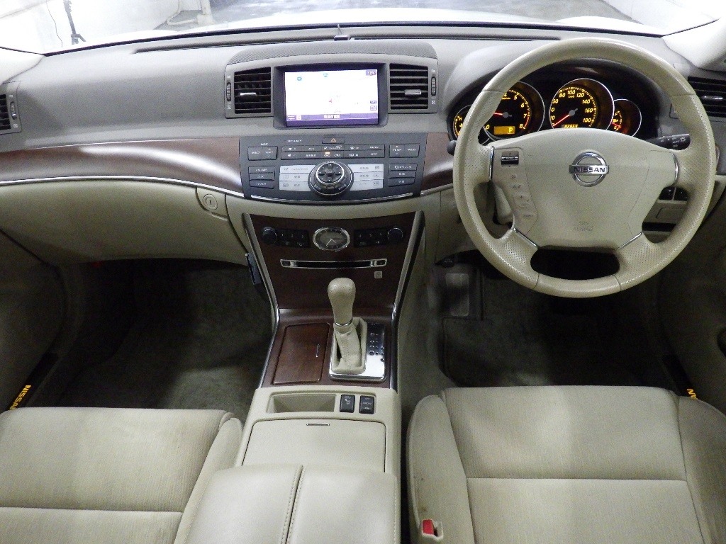 NISSAN FUGA