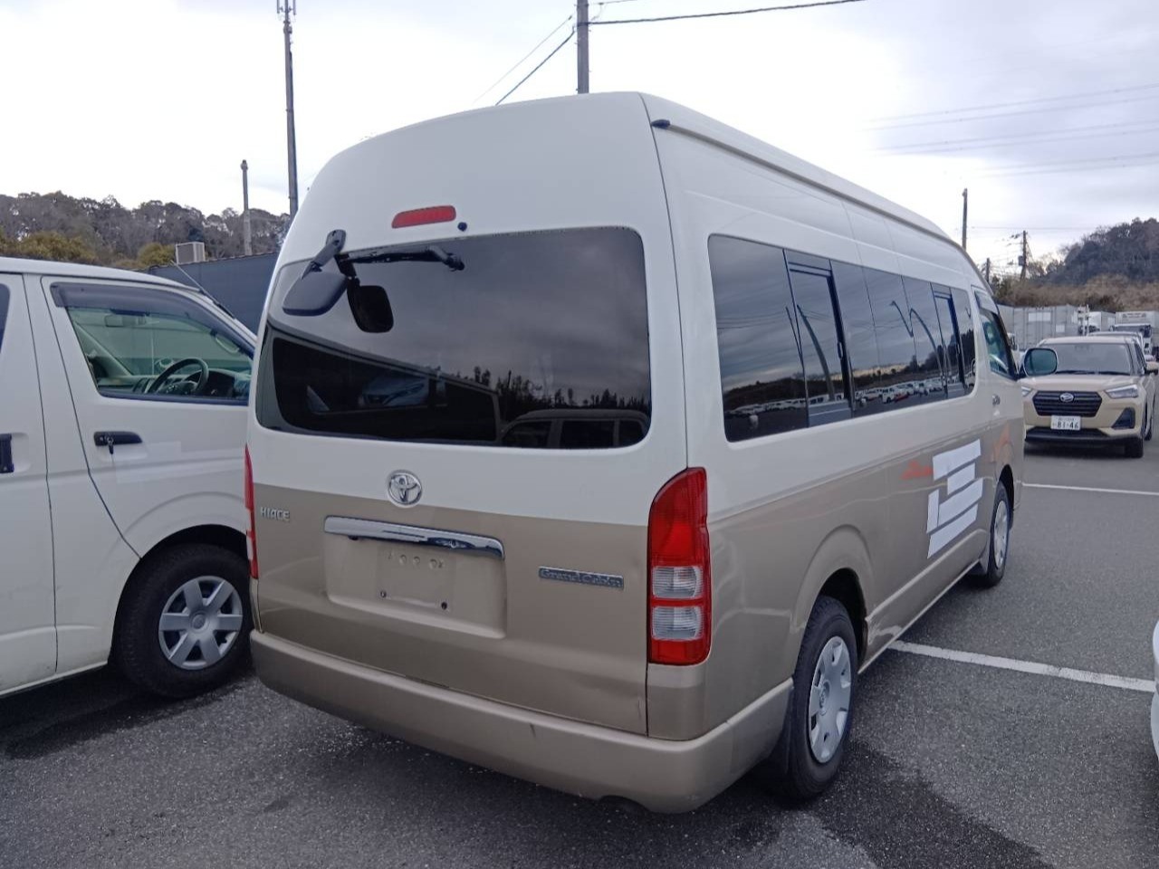 TOYOTA HIACE