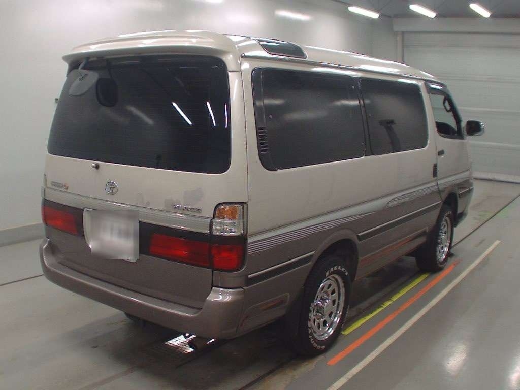 TOYOTA HIACE