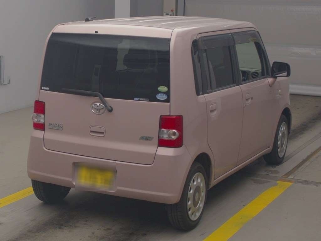 TOYOTA PIXIS SPACE