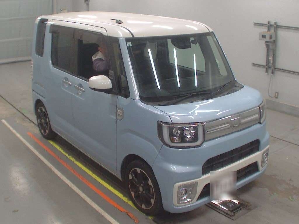DAIHATSU WAKE