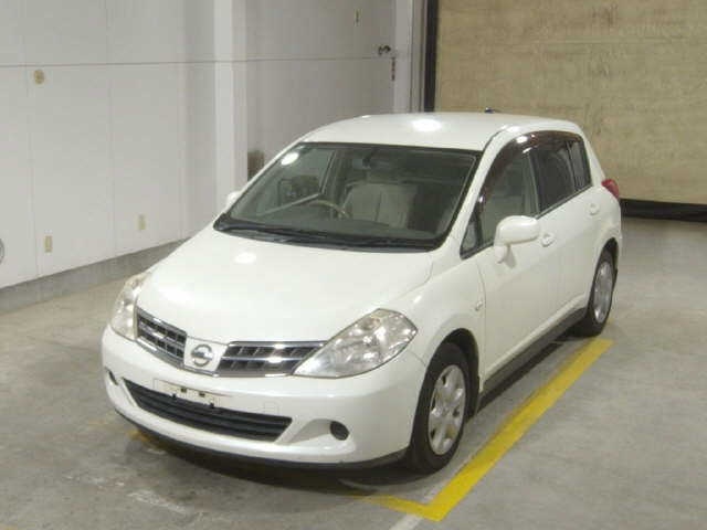 NISSAN TIIDA