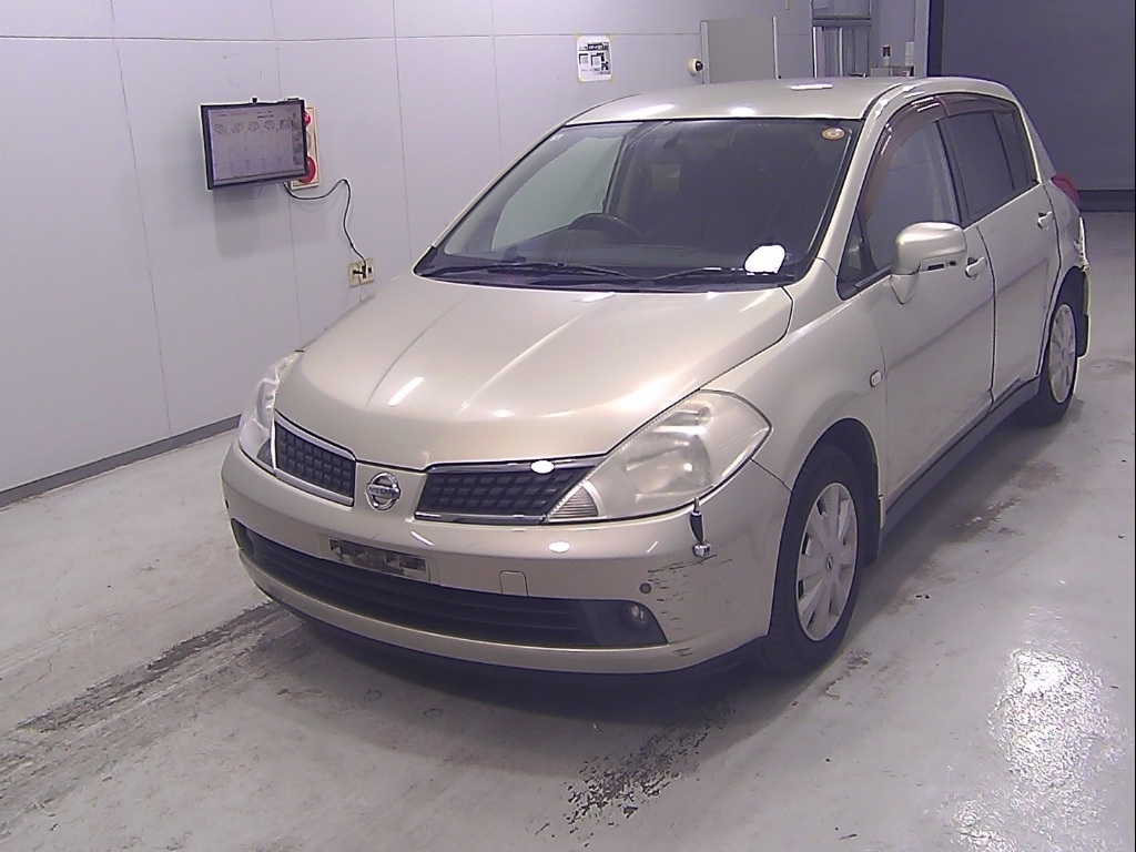 NISSAN TIIDA