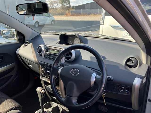 TOYOTA IST