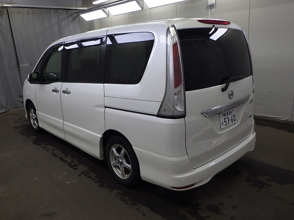 NISSAN SERENA