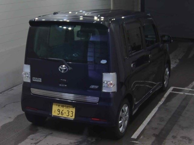 TOYOTA PIXIS SPACE