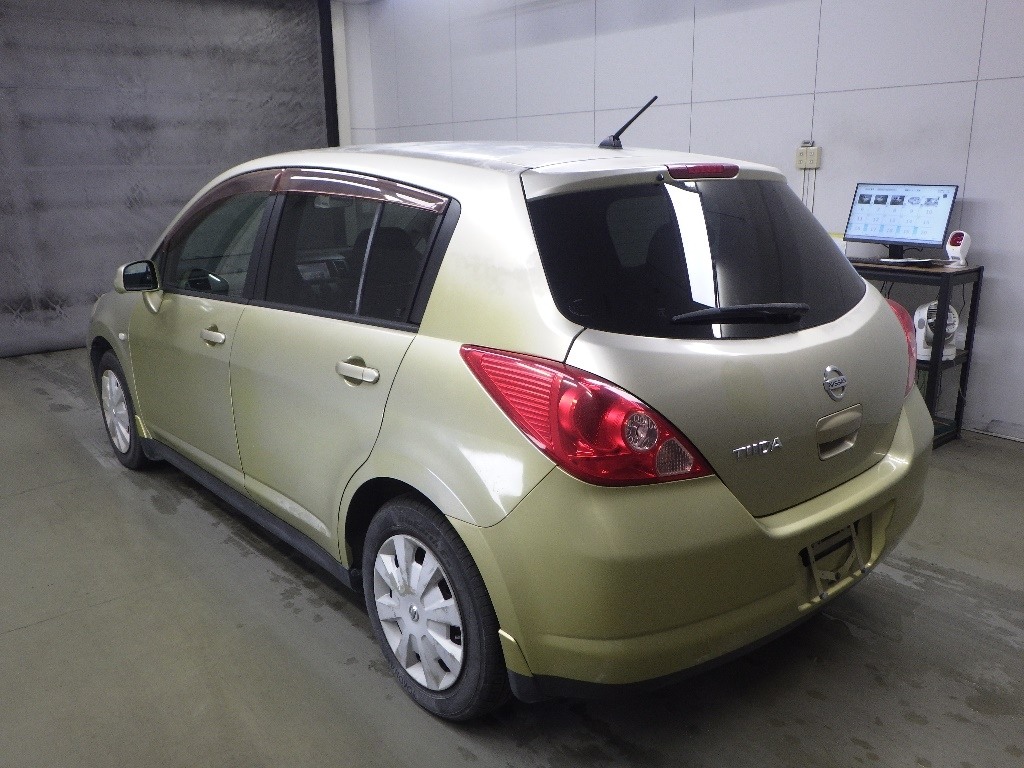 NISSAN TIIDA