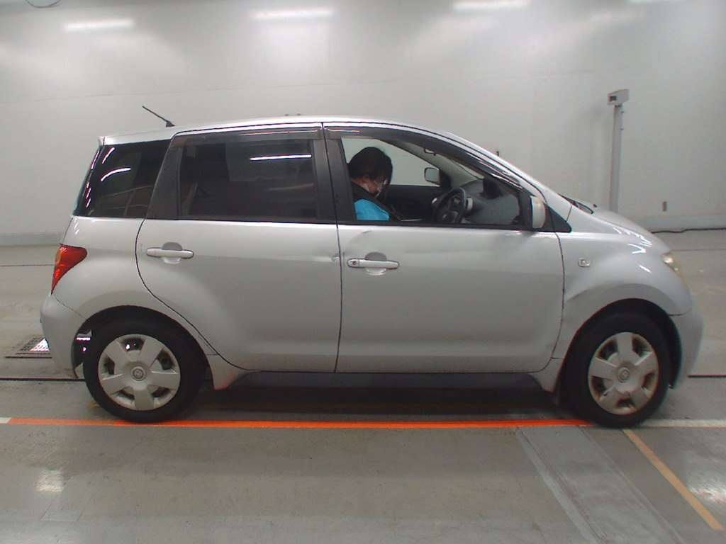 TOYOTA IST