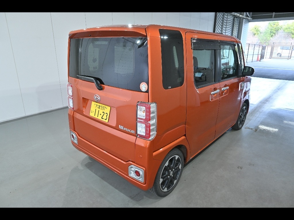 DAIHATSU WAKE
