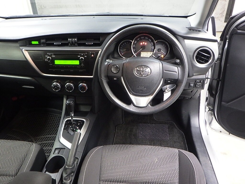 TOYOTA AURIS
