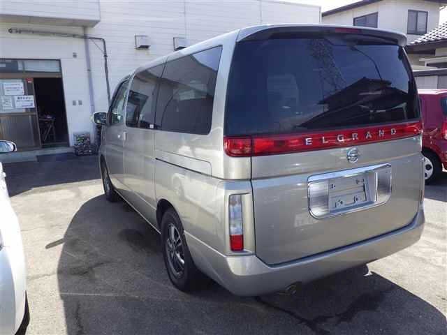 NISSAN ELGRAND