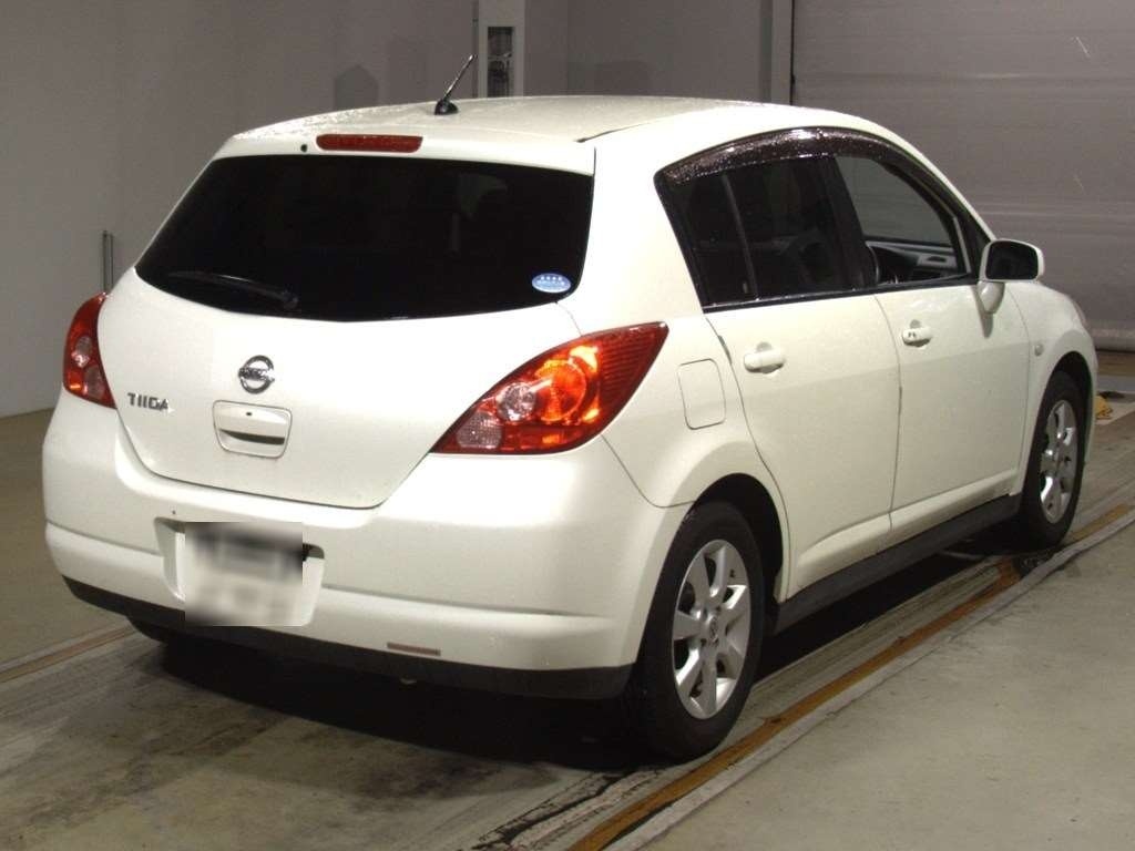 NISSAN TIIDA