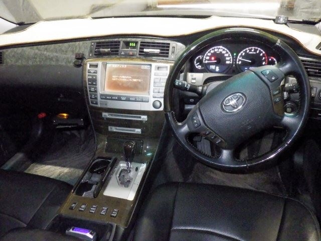 TOYOTA CROWN MAJESTA