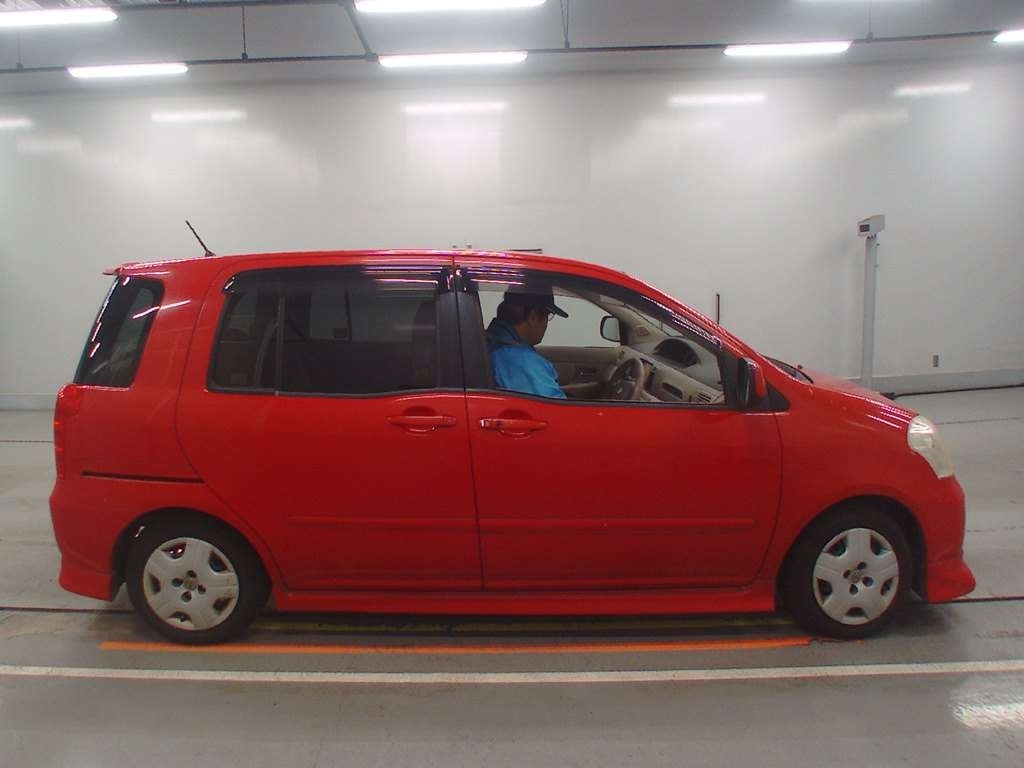 TOYOTA RAUM