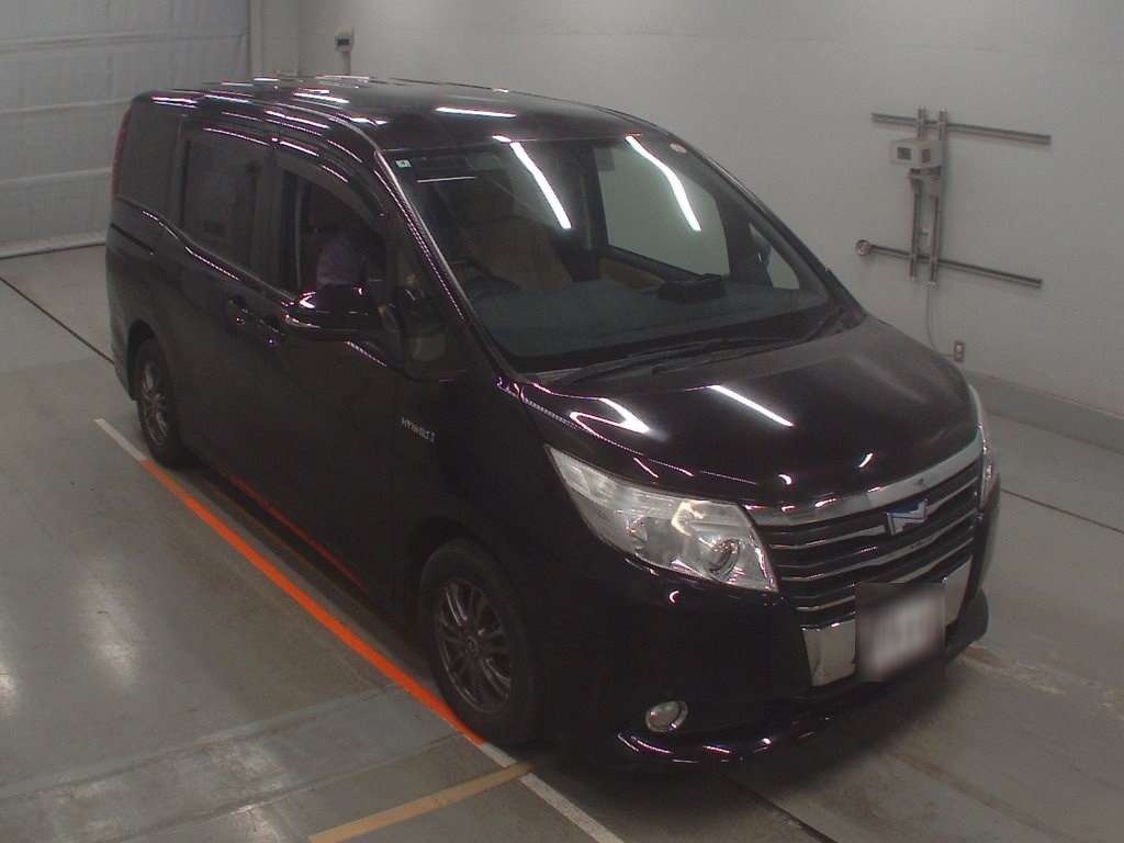 TOYOTA NOAH