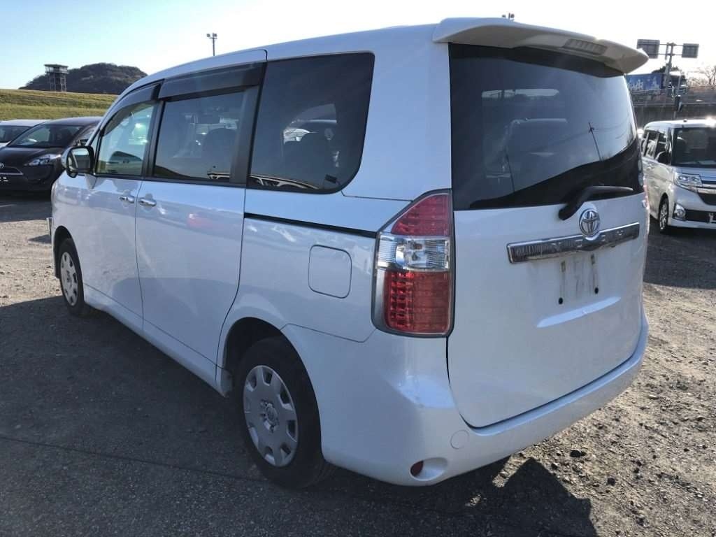 TOYOTA NOAH