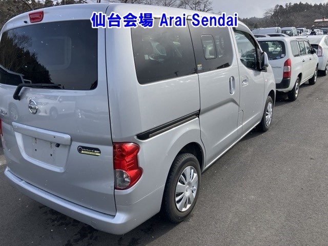NISSAN NV200