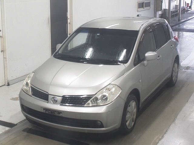 NISSAN TIIDA