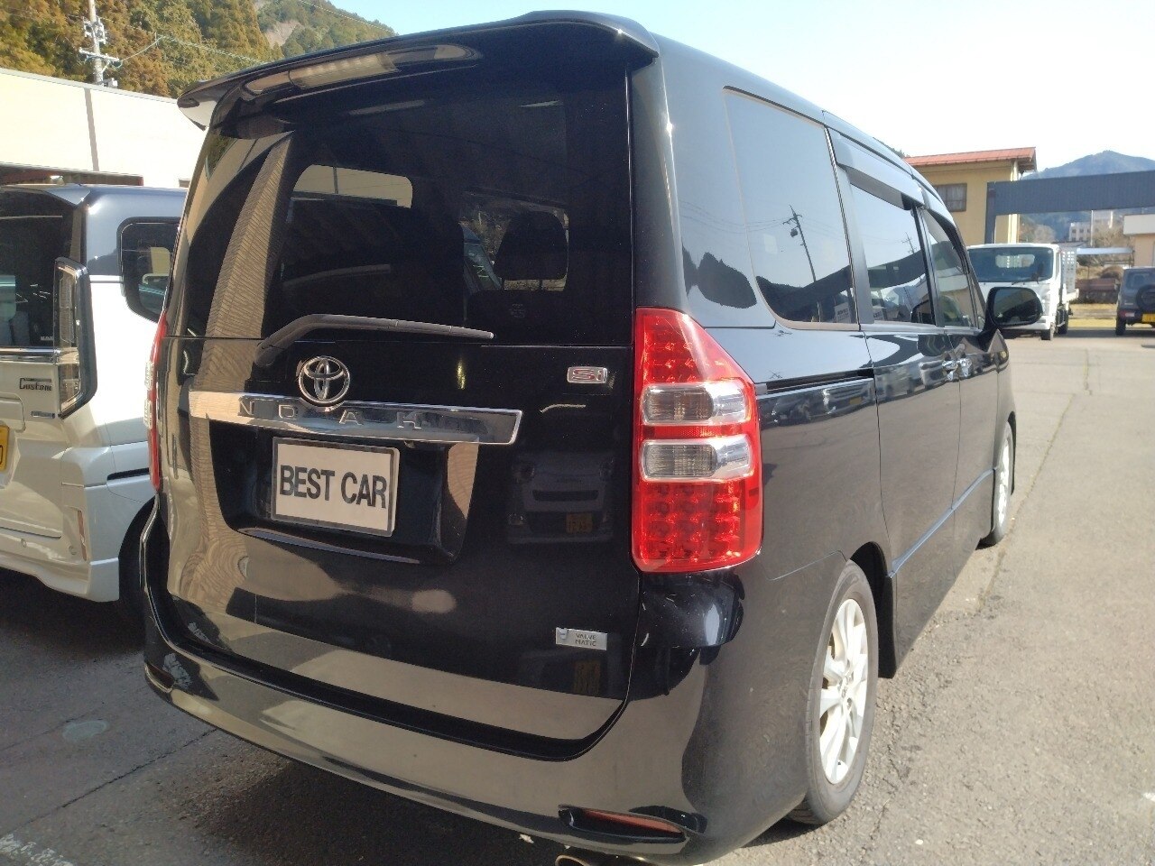 TOYOTA NOAH