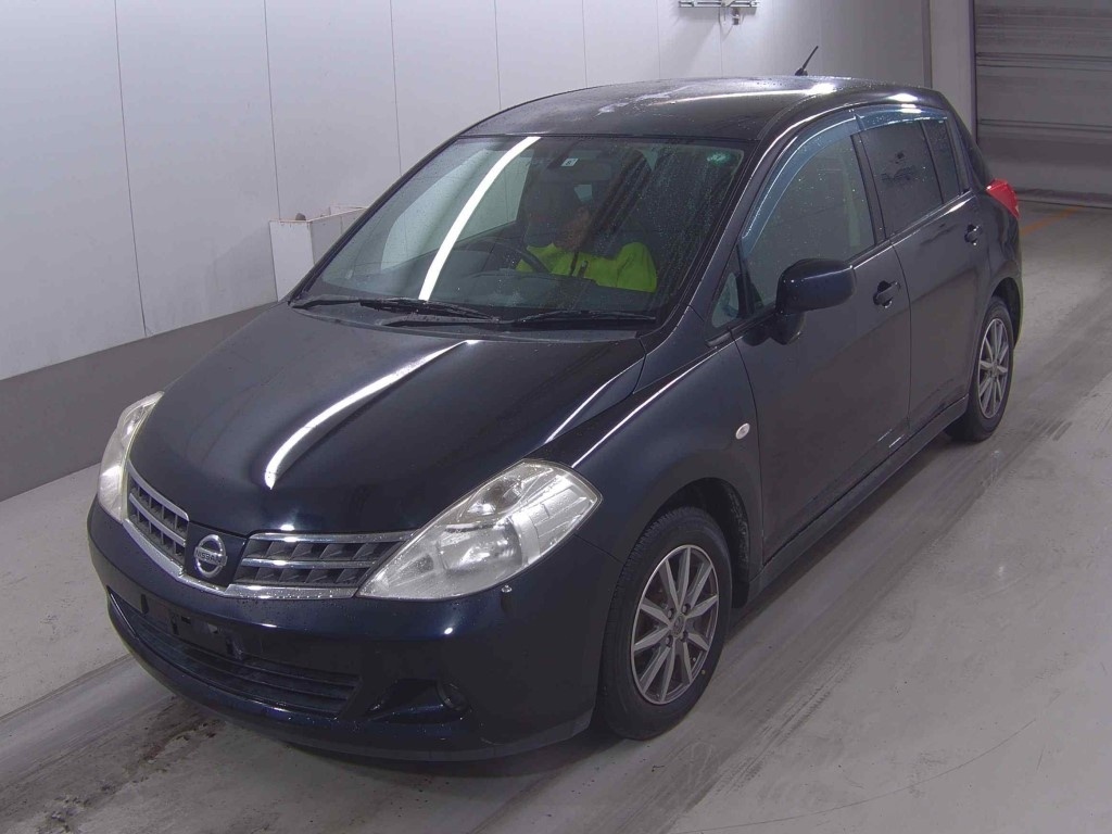 NISSAN TIIDA