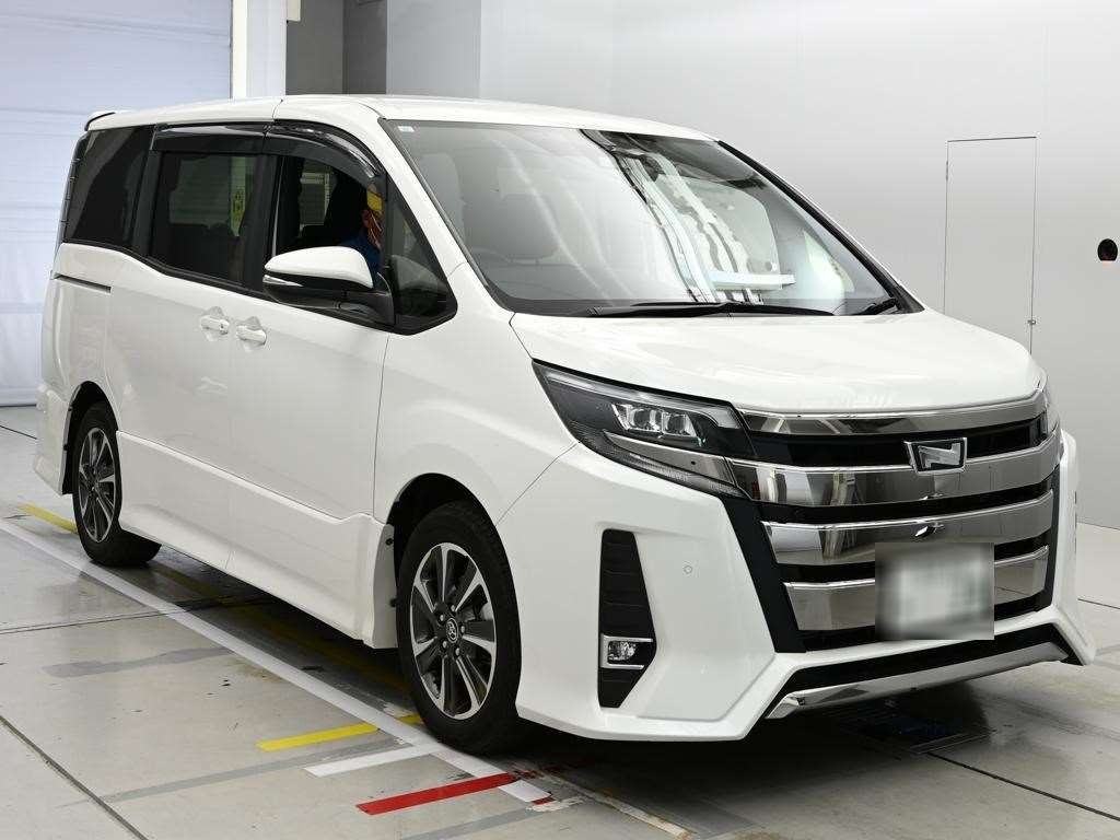 TOYOTA NOAH