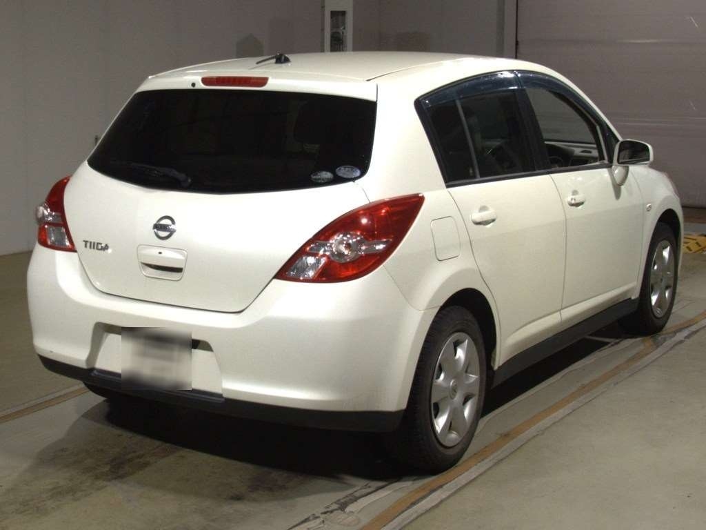 NISSAN TIIDA