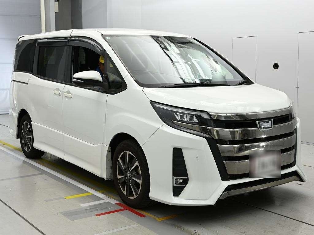 TOYOTA NOAH