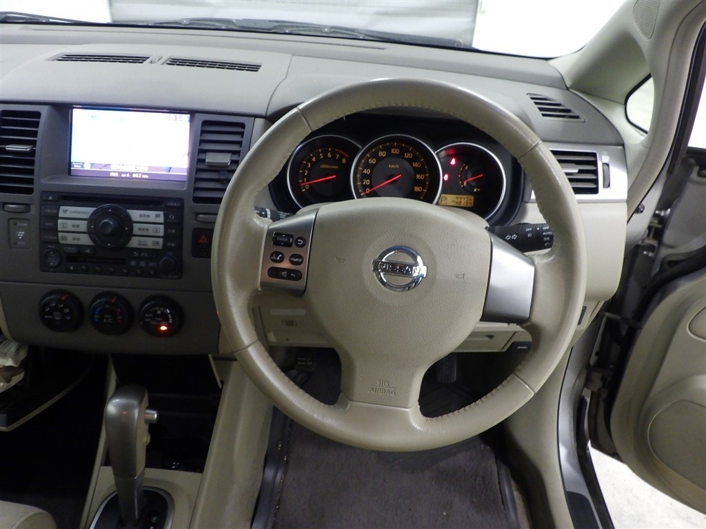 NISSAN TIIDA