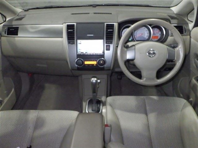 NISSAN TIIDA