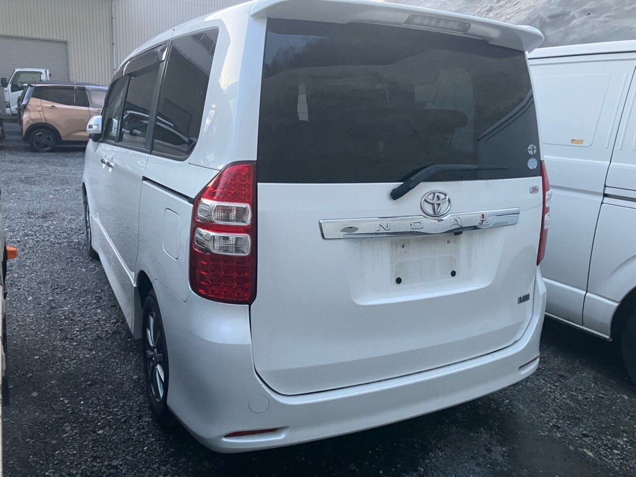 TOYOTA NOAH