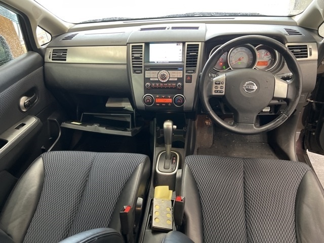 NISSAN TIIDA