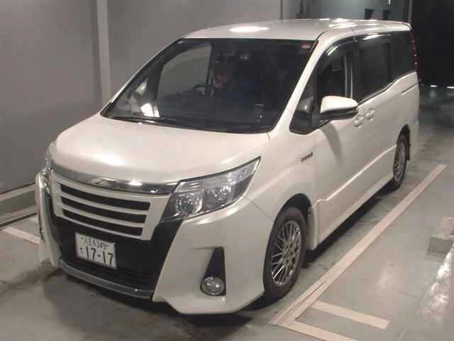 TOYOTA NOAH