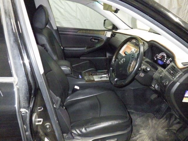 TOYOTA CROWN MAJESTA