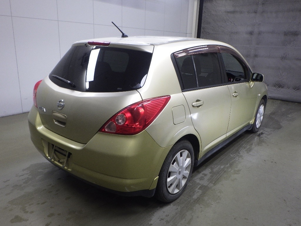 NISSAN TIIDA
