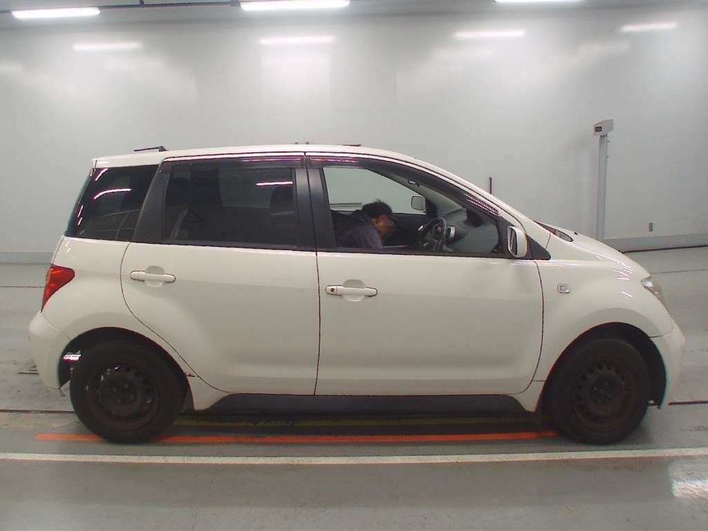 TOYOTA IST