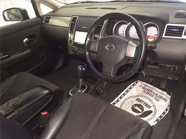 NISSAN TIIDA