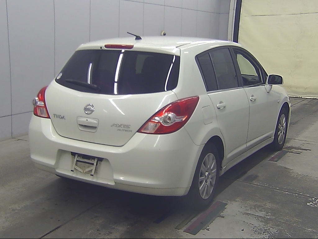 NISSAN TIIDA