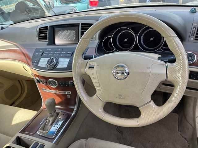 NISSAN FUGA