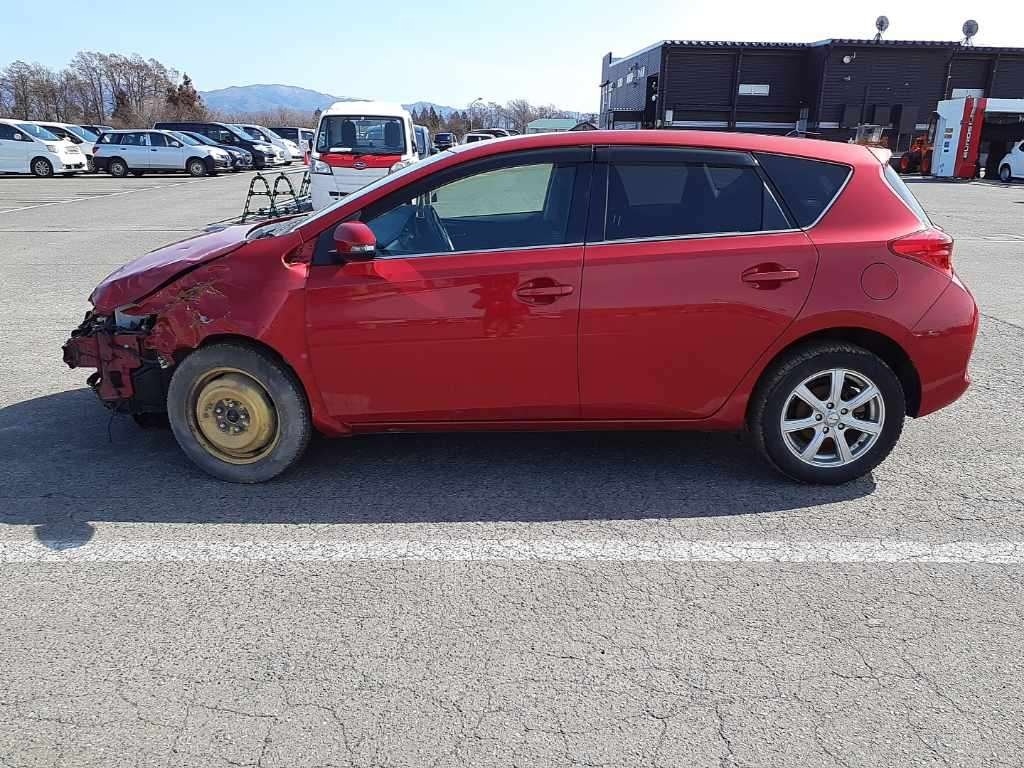 TOYOTA AURIS