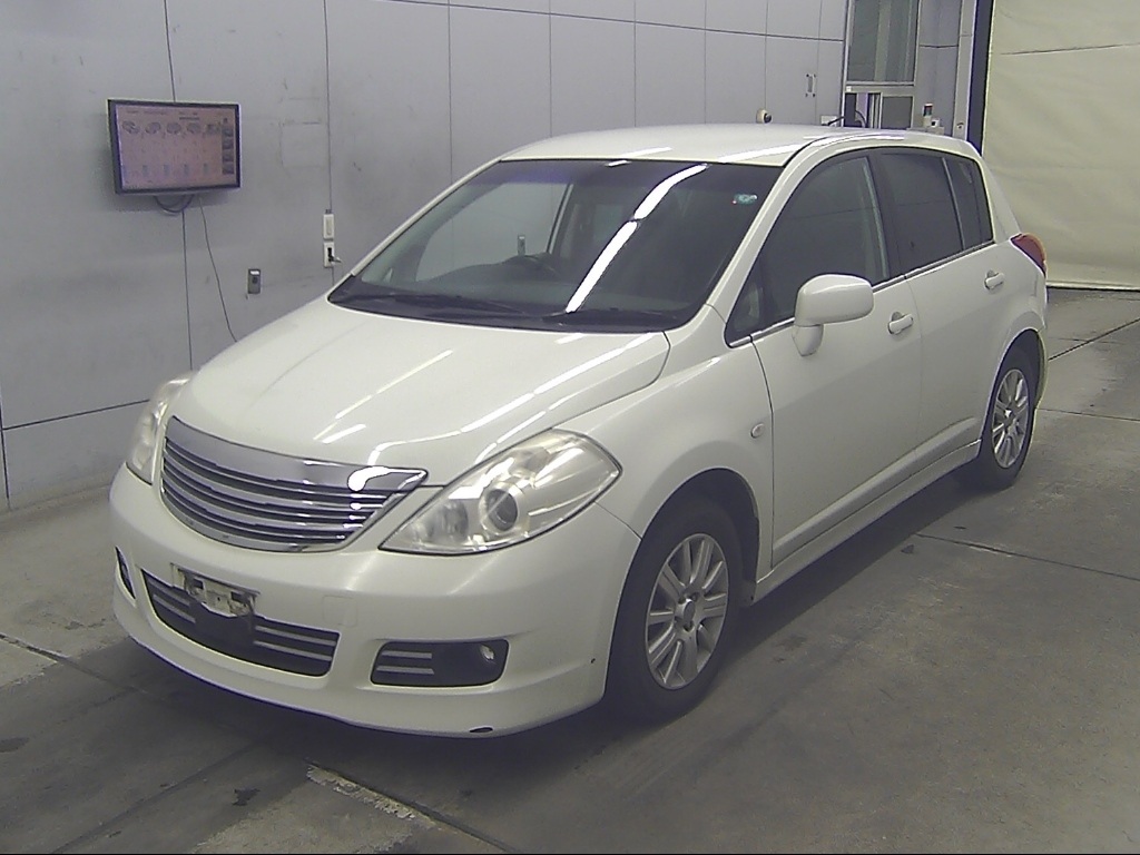 NISSAN TIIDA