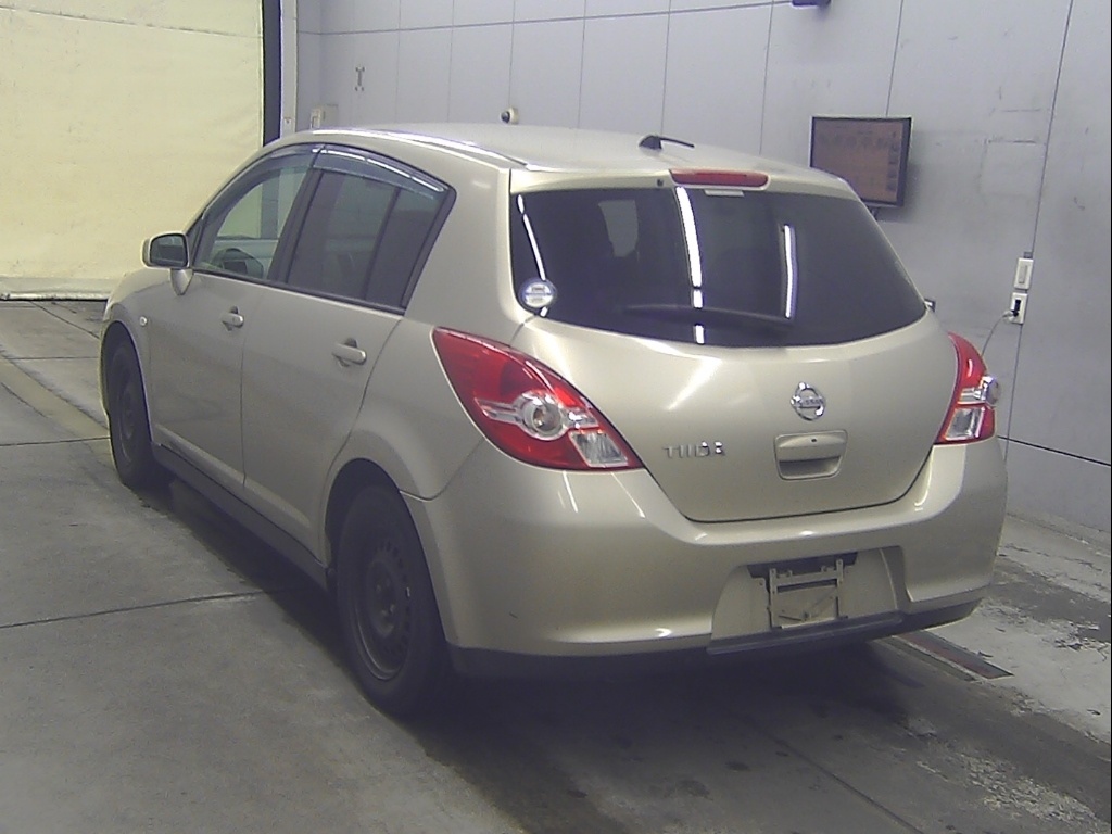 NISSAN TIIDA
