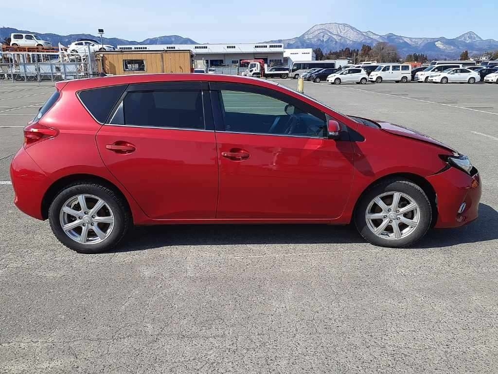 TOYOTA AURIS