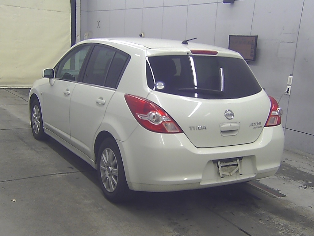NISSAN TIIDA