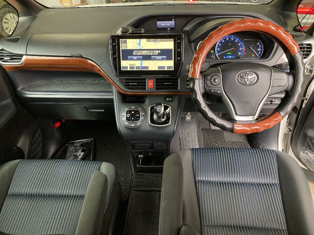 TOYOTA NOAH