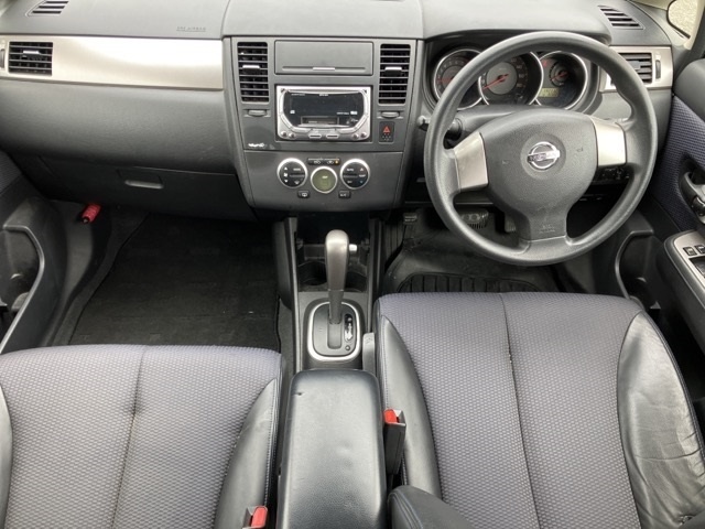 NISSAN TIIDA