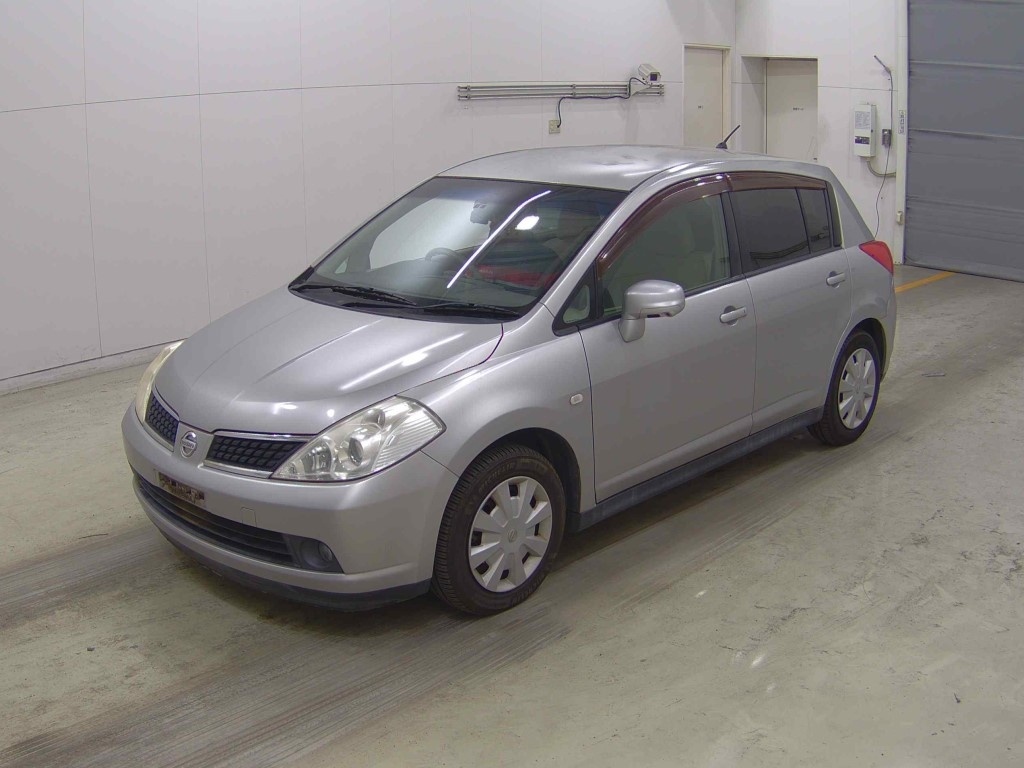 NISSAN TIIDA