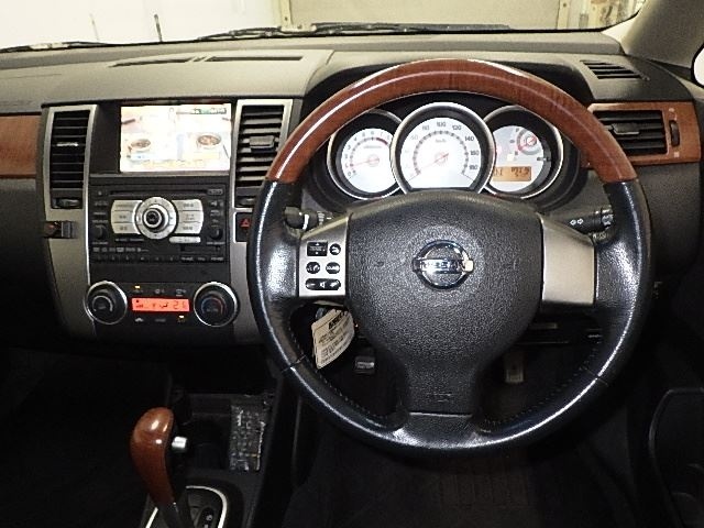 NISSAN TIIDA LATIO